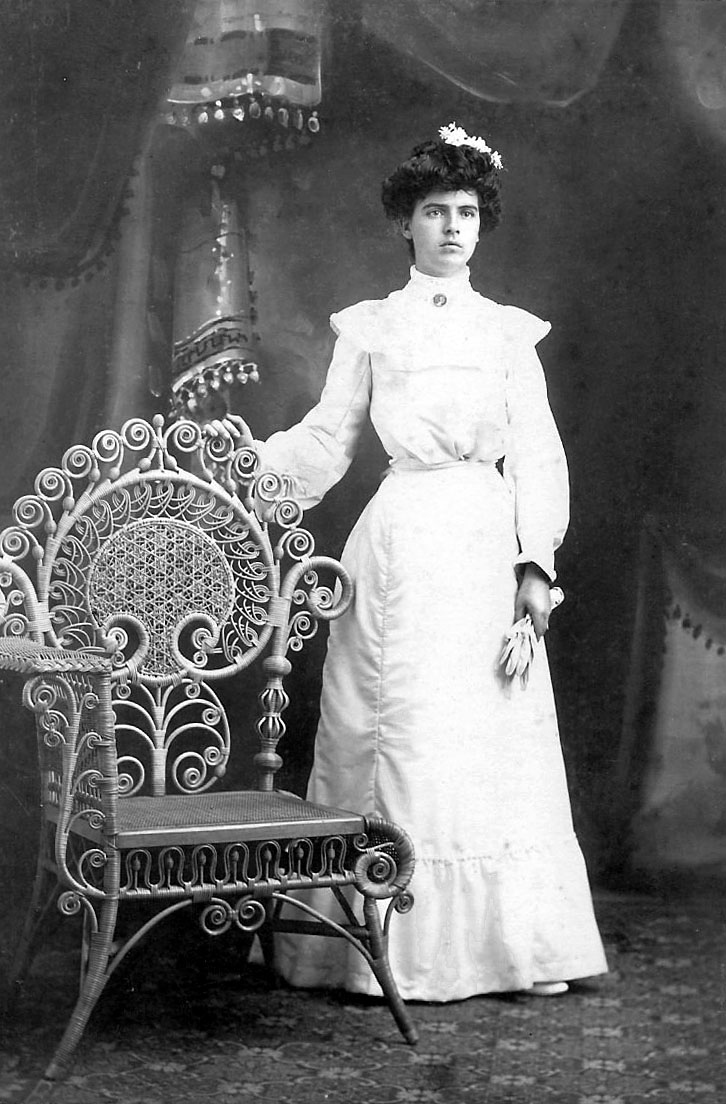 Photo of Olive Vernon Thrasher possibly on her wedding day.